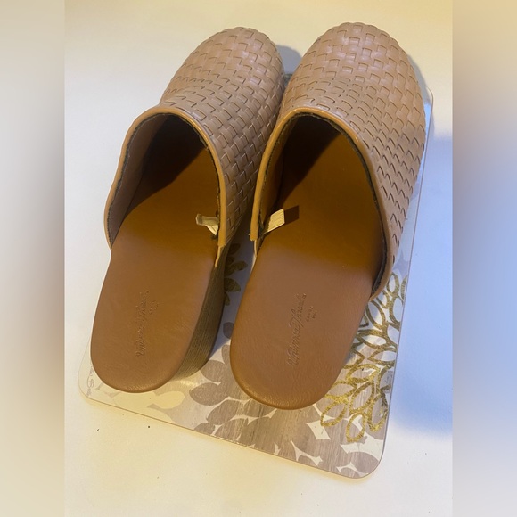 Universal Thread Tan Woven Mules - Picture 4 of 9